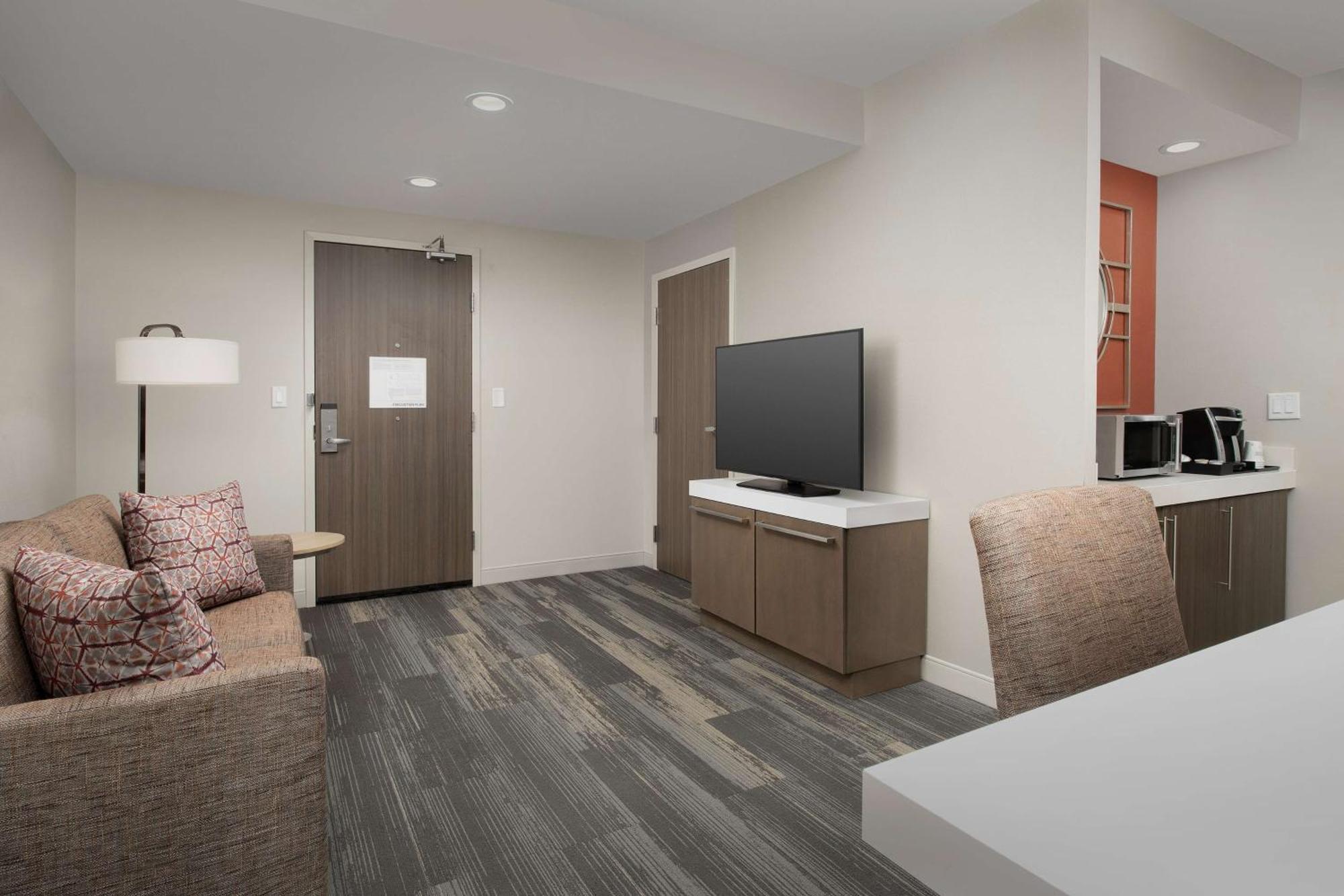 Hilton Garden Inn Columbia Airport, Sc Экстерьер фото