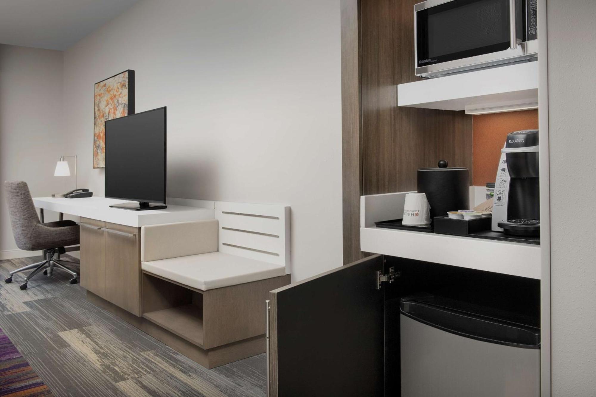 Hilton Garden Inn Columbia Airport, Sc Экстерьер фото